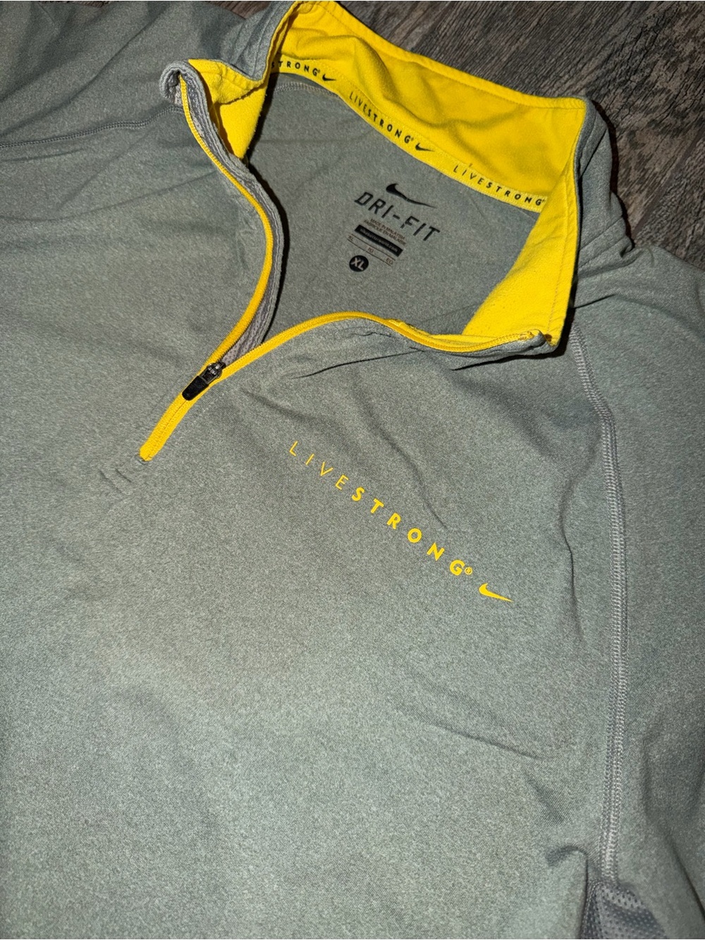 Nike Dri-FIT LIVESTRONG Quarter Zip Pullover XL